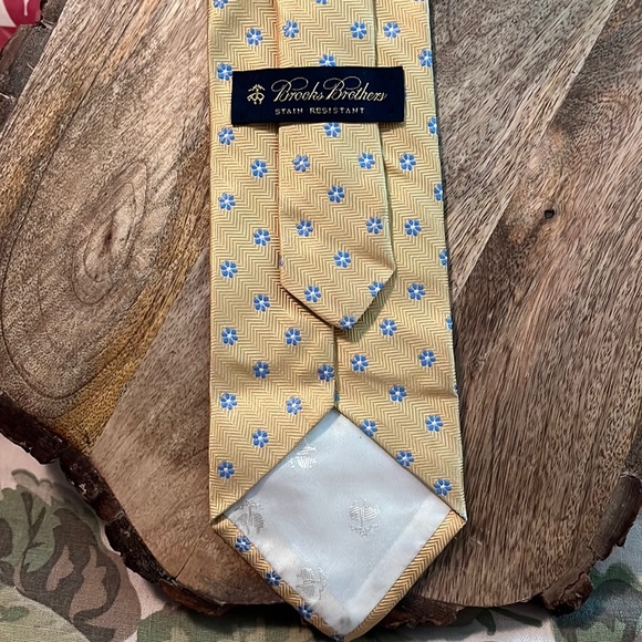 BROOKS BROTHERS Men silk Tie Graphic Rounds Floral Print Blue Multicolor $88 NEW - Picture 5 of 12